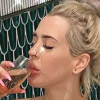 Billie Loves Alaston