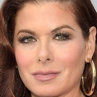 Debra Messing Alaston
