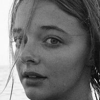 Ellie De Lange Alaston