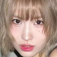 Hirai Momo Alaston