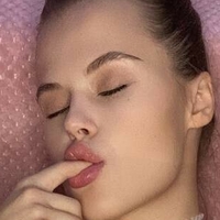 Oksana Sokolovskaya Alaston